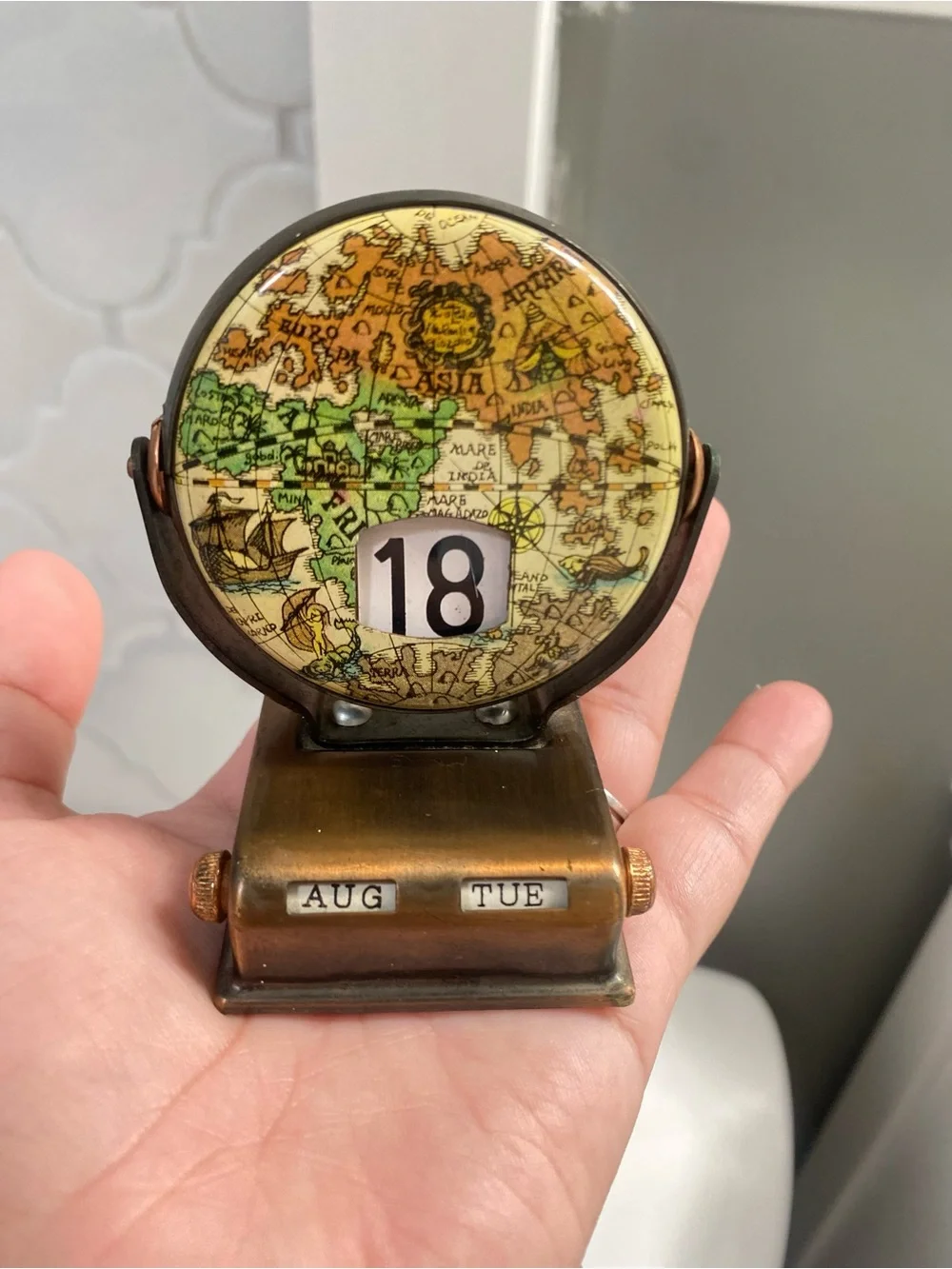 Vintage 1960s- Perpetual Globe Desk Calendar Gold Tone World Map Made in Japan!